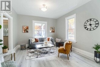 142 Waterloo St in Cambridge, ON - Building Photo - Building Photo