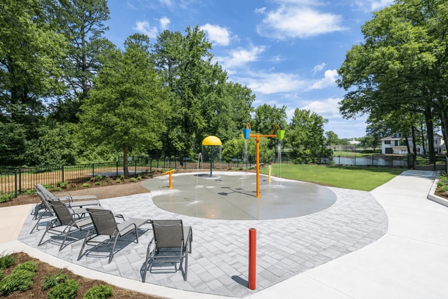 Somerset Apartments in Charlotte, NC - Building Photo - Building Photo