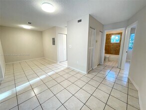 800 SW 10th Ave-Unit -830 in Hallandale Beach, FL - Building Photo - Building Photo
