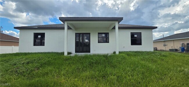 1631 NE 34th St in Cape Coral, FL - Building Photo - Building Photo
