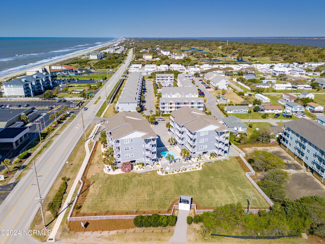 108 Pelican Dr in Atlantic Beach, NC - Building Photo - Building Photo