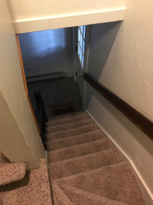 1693 W Shore Rd, Unit Apartment 401-230-4549