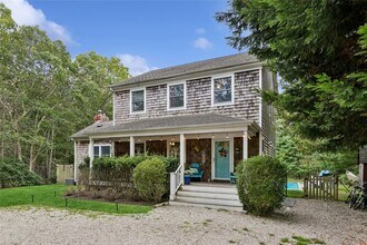 20 Howard St in East Hampton, NY - Building Photo - Building Photo