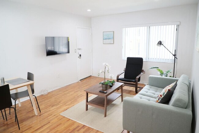 215 Antilla Ave