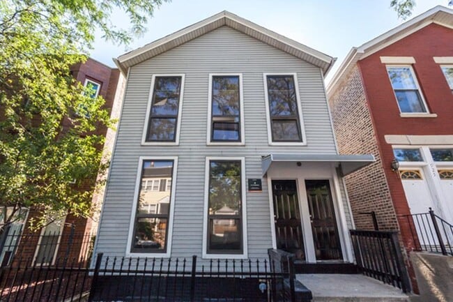 property at 923 S Carpenter St