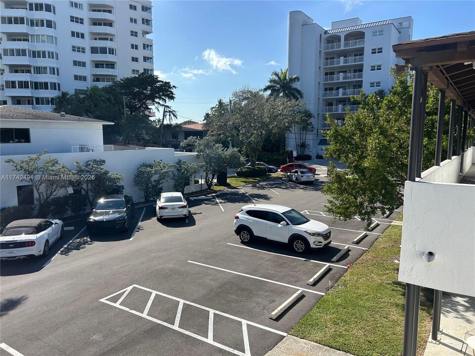 300 Sunset Dr in Fort Lauderdale, FL - Building Photo