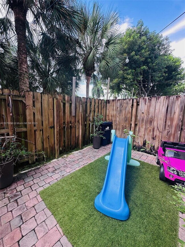 9041 SW 227th St in Cutler Bay, FL - Building Photo - Building Photo