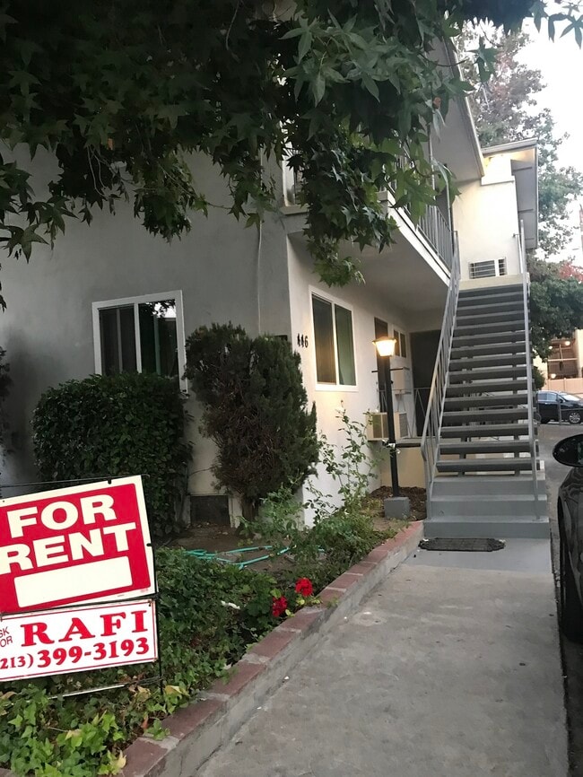 446 E Cypress Ave, Unit C in Burbank, CA - Building Photo - Building Photo
