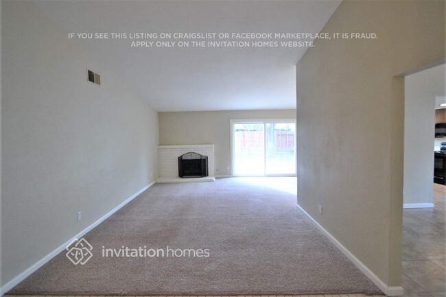 7401 Blackthorne Way in Citrus Heights, CA - Foto de edificio - Building Photo
