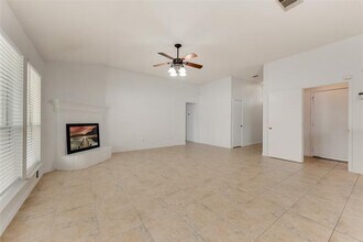 7019 Thunderbird Dr in Arlington, TX - Building Photo - Building Photo