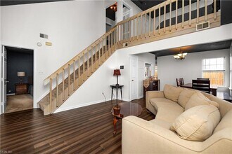 197 Gate House Rd, Unit #6 in Newport News, VA - Foto de edificio - Building Photo