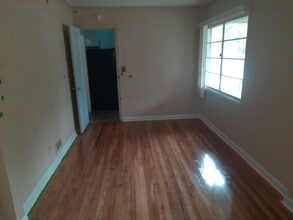 3505 NE Ainsworth St in Portland, OR - Building Photo - Building Photo