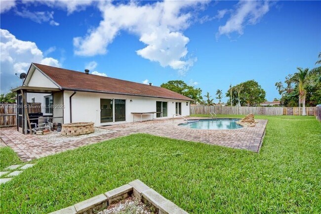 210 NE 2nd Ct in Dania Beach, FL - Building Photo - Building Photo