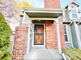 971 S Evanston Cir in Aurora, CO - Building Photo