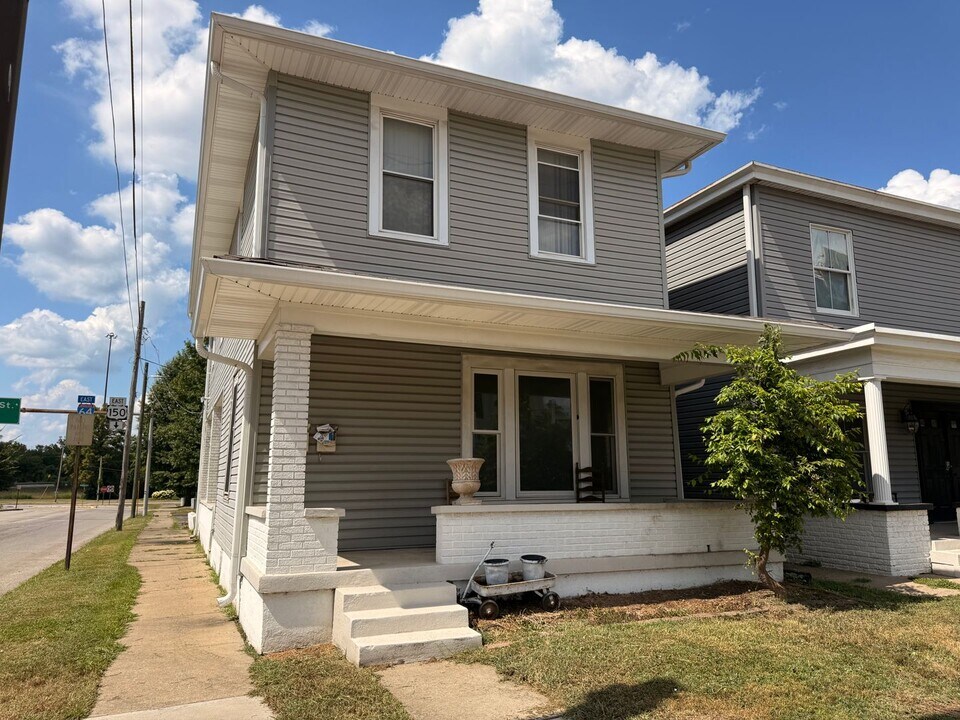 322 W Market St in New Albany, IN - Building Photo