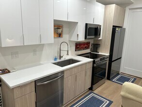 1440 Harvard St NW, Unit 4 in Washington, DC - Building Photo - Building Photo