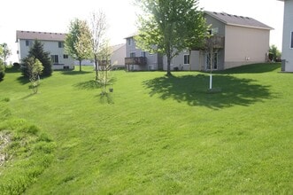 2827 18th Ave E in Shakopee, MN - Building Photo - Building Photo