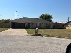 125 Brazil Ct in Hurst, TX - Building Photo - Building Photo