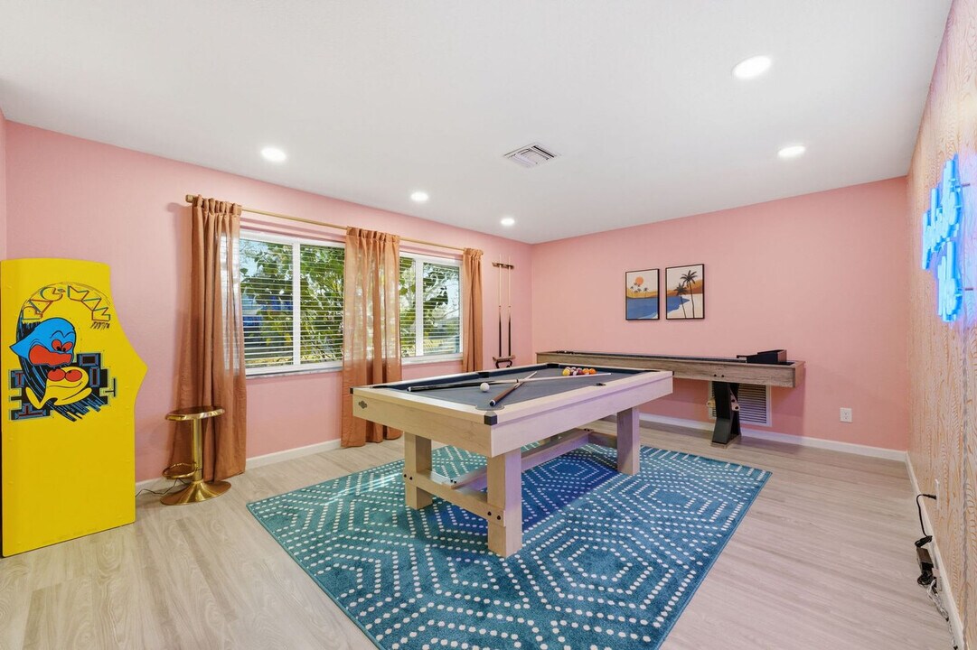 12299 91st Ave N in Seminole, FL - Building Photo