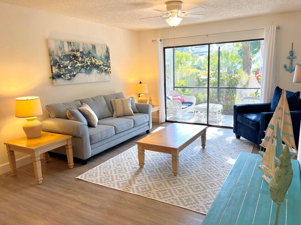 740 White Pine Tree Rd, Unit 107 in Venice, FL - Foto de edificio