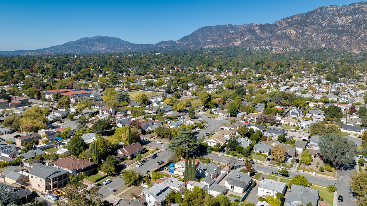 1744 E Elizabeth St in Pasadena, CA - Building Photo