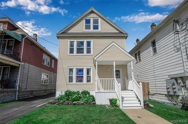 68 Sunset St, Unit Upstairs