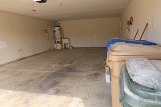 10100 Grand View Summit Dr in Bakersfield, CA - Building Photo - Building Photo