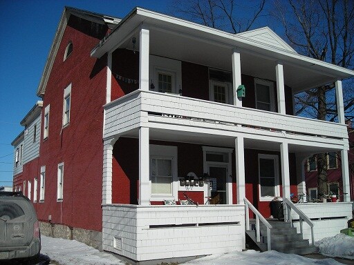 15 Macomb Ave in Plattsburgh, NY - Building Photo