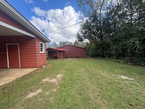 2022 Lincoln Ave in Grand Ridge, FL - Building Photo - Building Photo