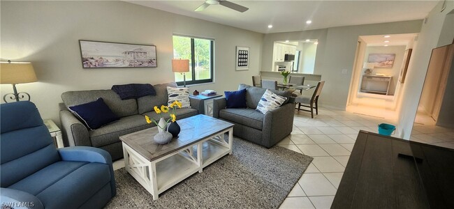 228 Fox Glen Dr in Naples, FL - Building Photo - Building Photo