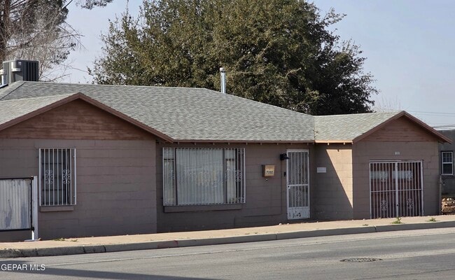 7332 N Loop Dr in El Paso, TX - Building Photo - Building Photo