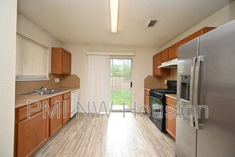 12518 Sterlingstone Dr in Houston, TX - Building Photo - Building Photo