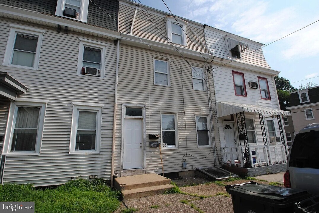 205 Jones Ave in Burlington, NJ - Building Photo