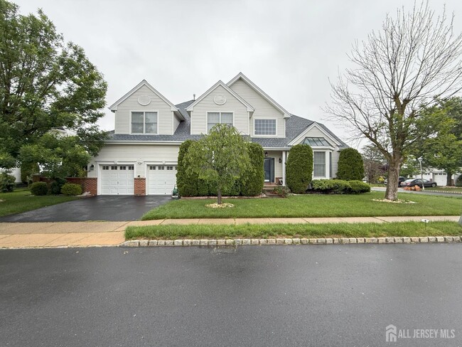 property at 2 Hampshire Pl