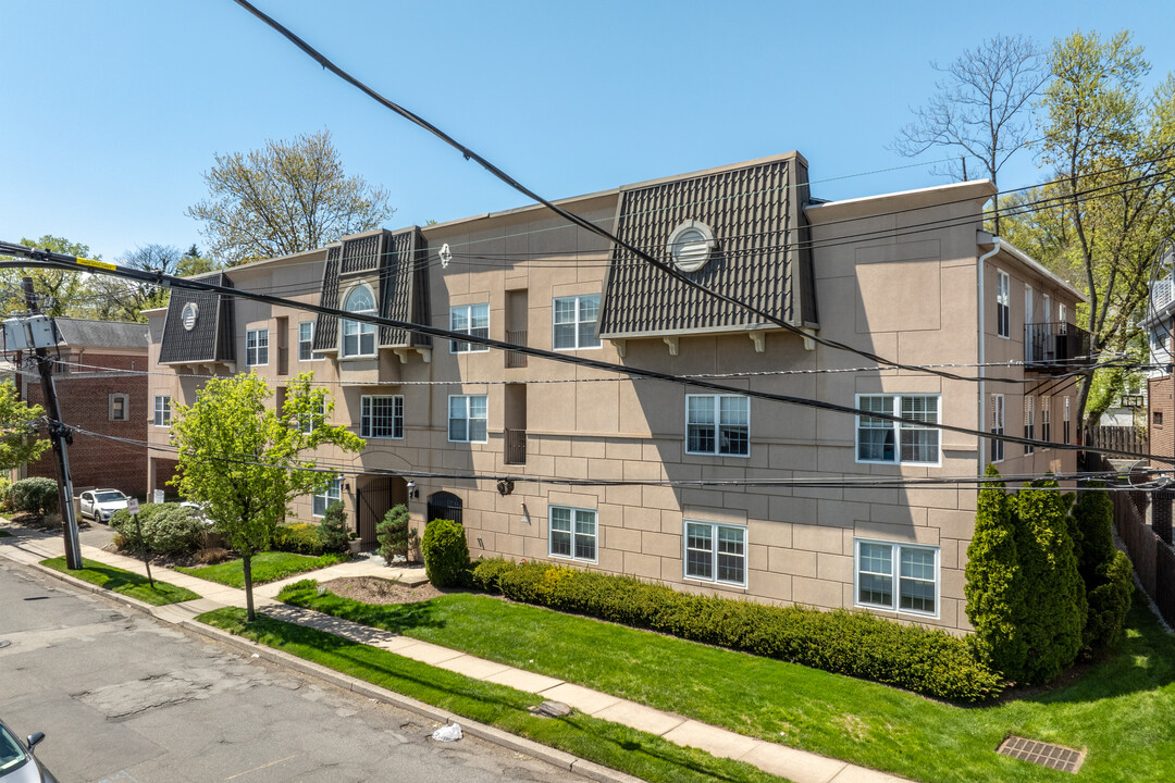 33 Church St in South Orange, NJ - Building Photo