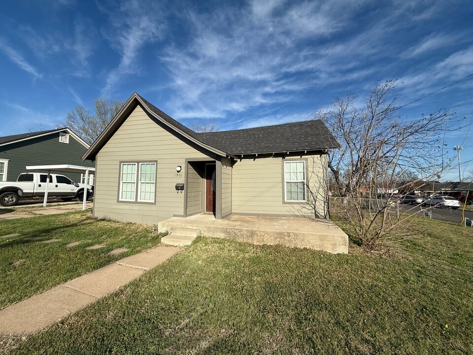 1901 Dutton Ave in Waco, TX - Building Photo