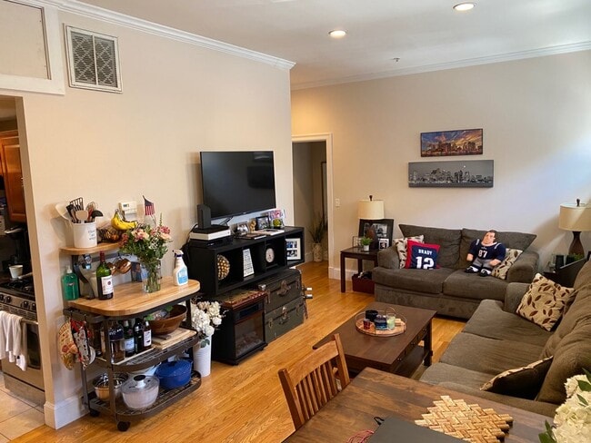779 E 5th St, Unit #2 in Boston, MA - Building Photo - Building Photo