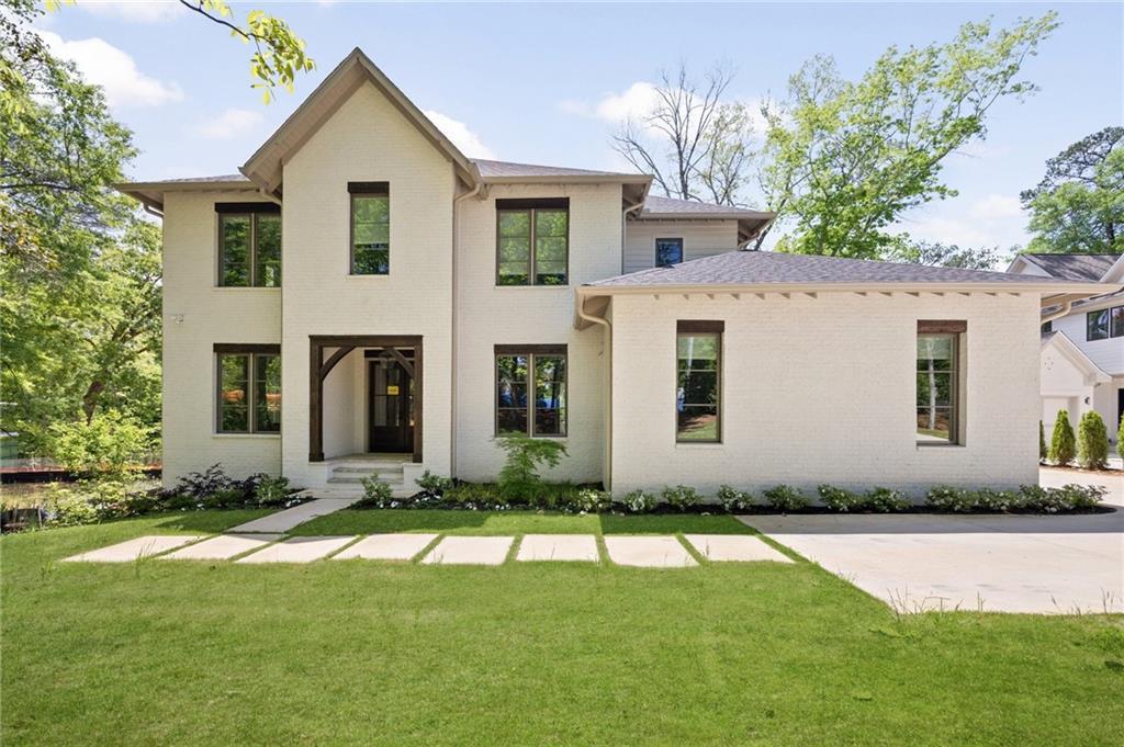 1068 Moores Mill Rd NW in Atlanta, GA - Building Photo