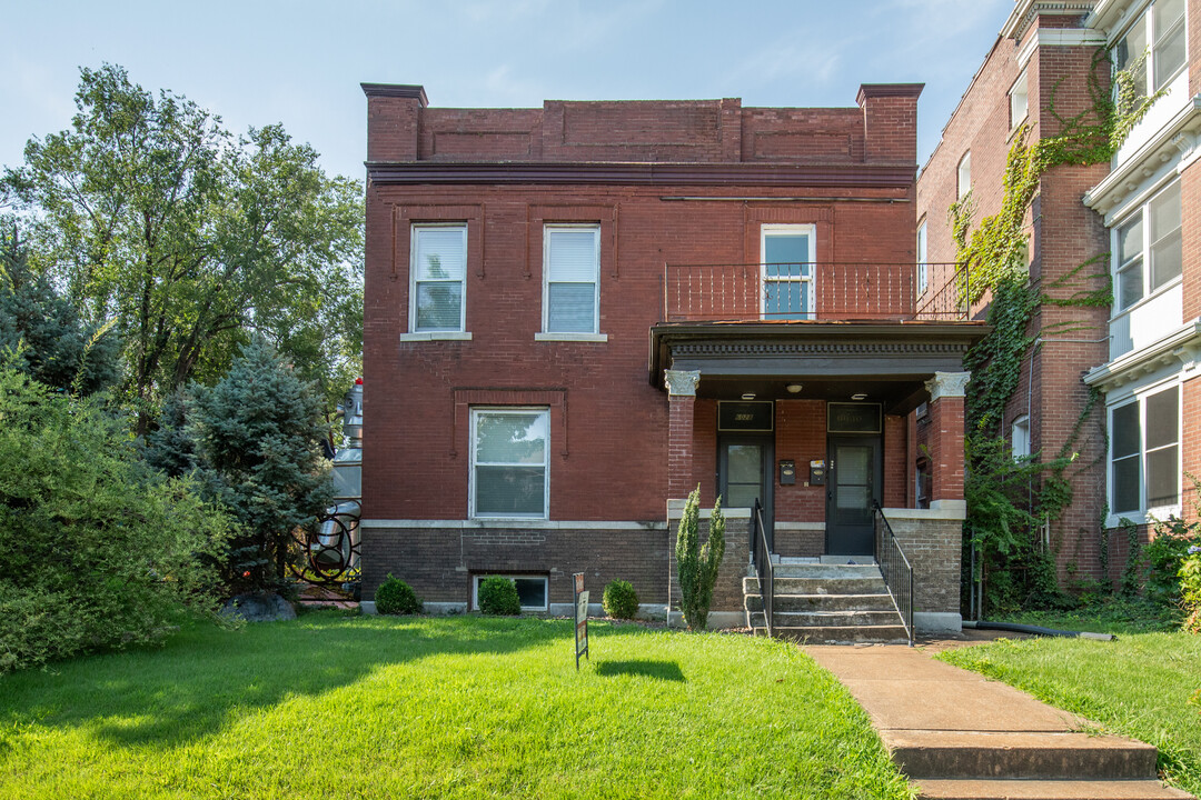 6030 Kingsbury Ave in St. Louis, MO - Foto de edificio