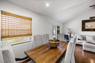 2512 Azalea Ct in Galveston, TX - Building Photo - Building Photo