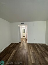 721 N Pine Island Rd in Plantation, FL - Building Photo - Building Photo