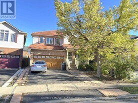 72 Four Seasons Cir in Brampton, ON - Building Photo