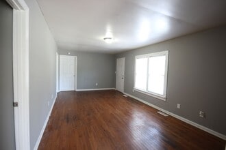 304 James St in Rossville, GA - Foto de edificio - Building Photo