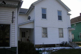 910 Lake Ave in Elyria, OH - Building Photo - Building Photo