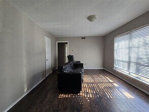 8307 Bunche Dr in Dallas, TX - Building Photo - Building Photo