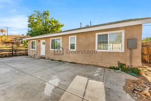 138 E Peck St in Lake Elsinore, CA - Foto de edificio - Building Photo