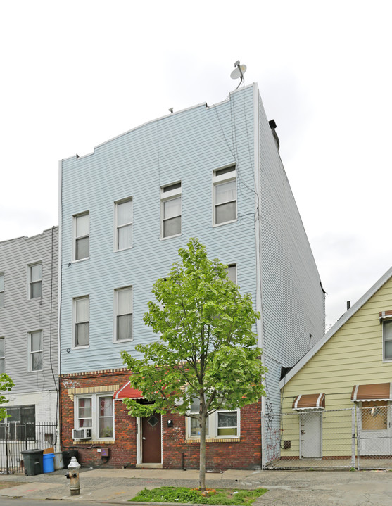 279 Evergreen Ave in Brooklyn, NY - Building Photo