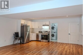 7171 Lionshead Ave in Niagara Falls, ON - Building Photo - Building Photo