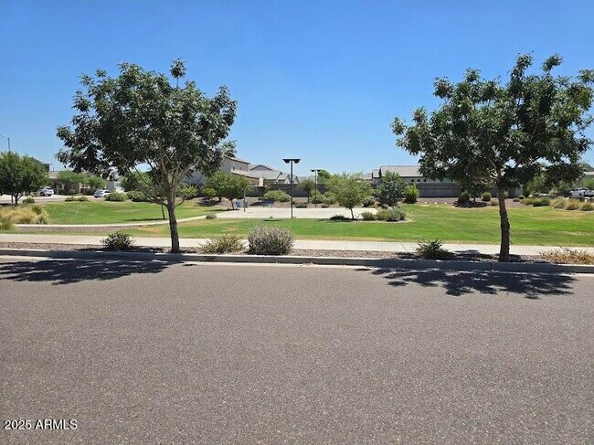4240 S 58th Ave in Phoenix, AZ - Foto de edificio - Building Photo