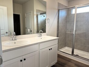 340 Fossil Dr in Kyle, TX - Building Photo - Building Photo